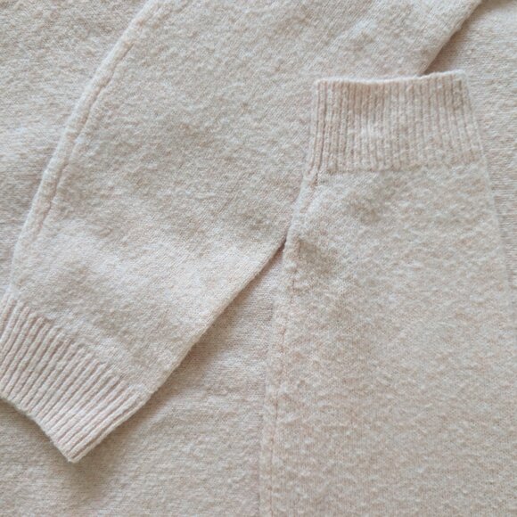 3/$30 American Eagle ballet pink lightweight sweater - Picture 2 of 7